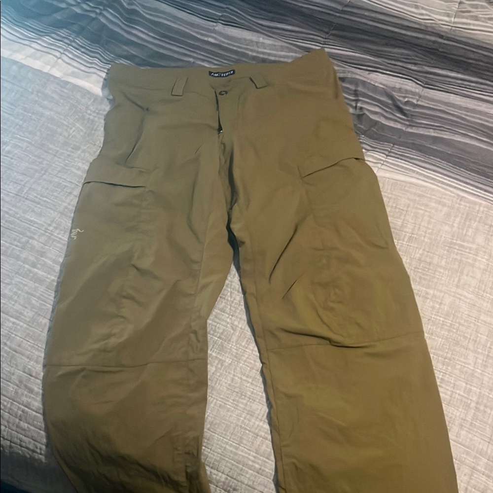 Arc'teryx Green Cargo Pants Durable Outdoor Wear